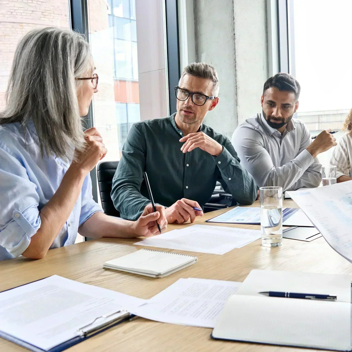 set agenda for board meetings